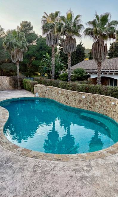 Villa Prestige - Steps from the Sea & Shared Pool