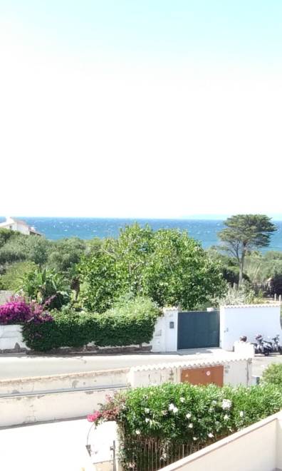 Basic Seafront Apt-Short Walk to Sottotorre Beach